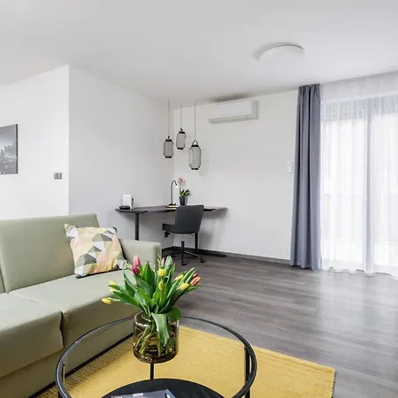 River Apartmanhotel 4*