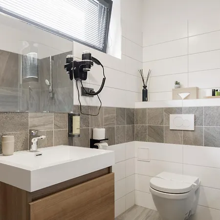 River Apartmanhotel 4*