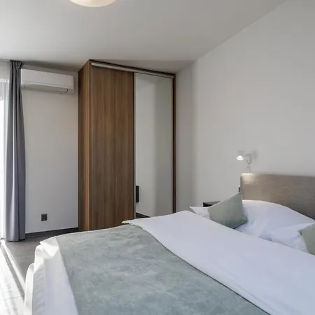 River Apartmanhotel 4*